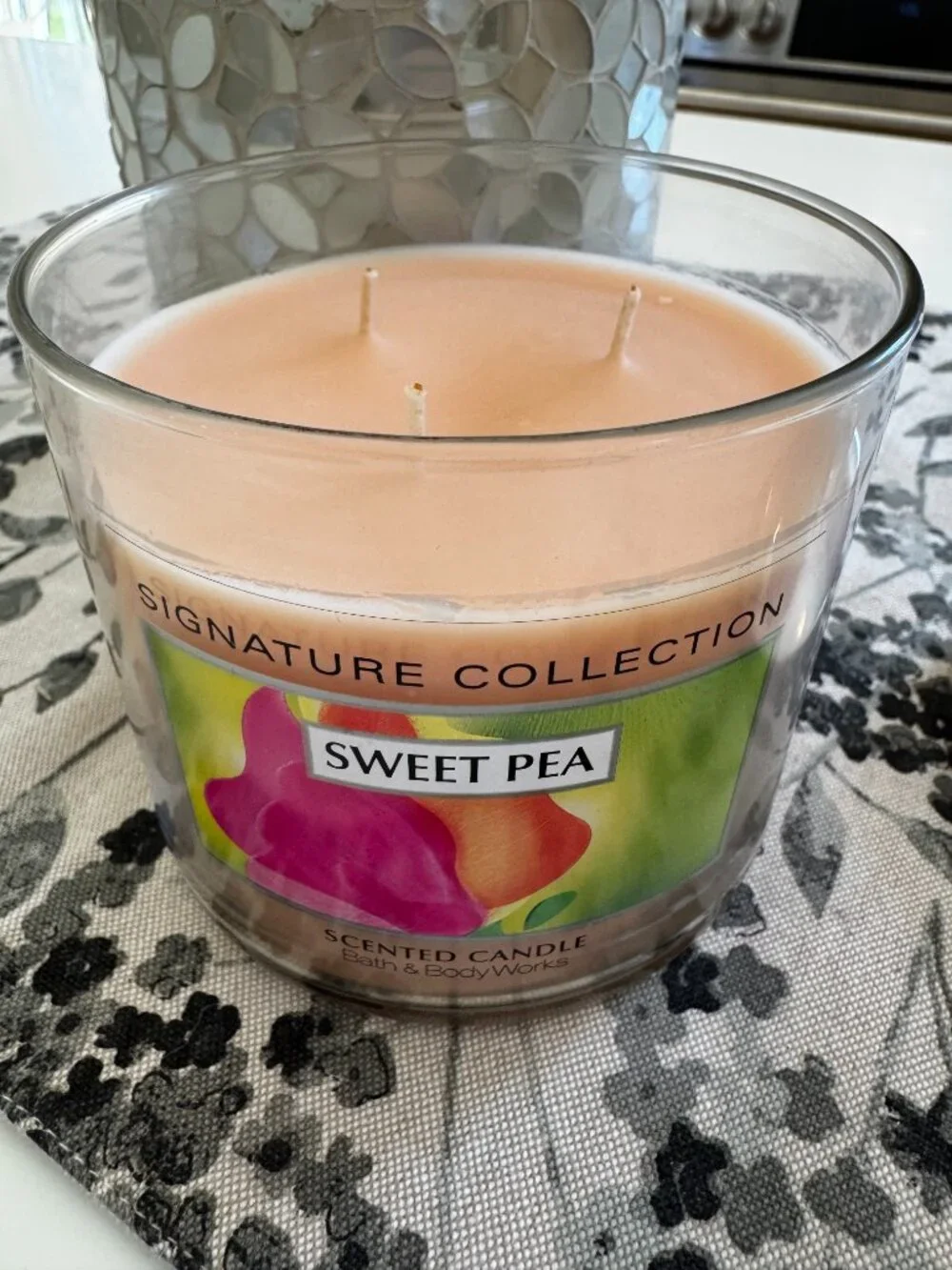 Bath & Body Works Sweet Pea 14.5 3-wick candle - Picture 2 of 3